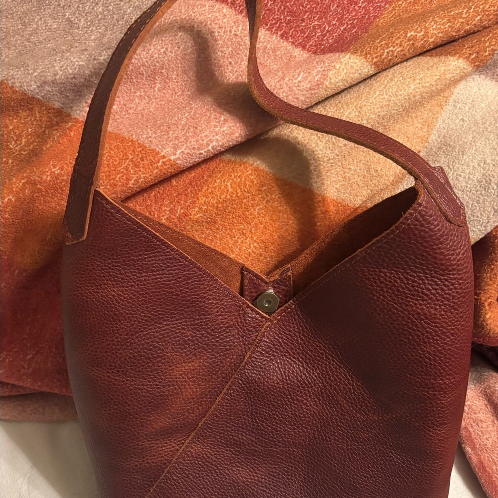 Elegant Brown Leather Shoulder Bag